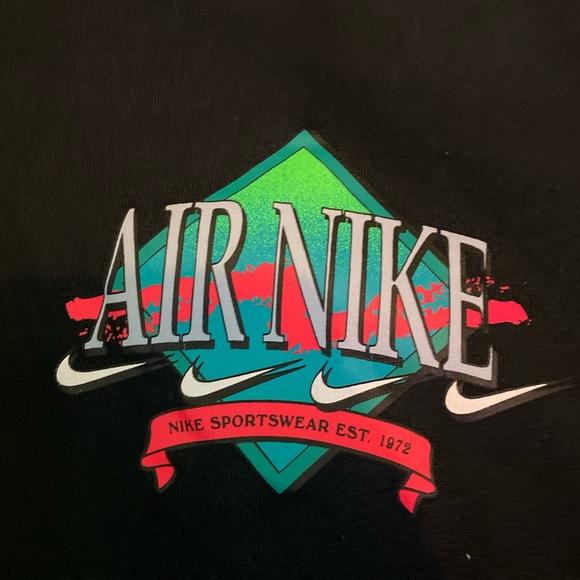 Nike graphic tee - Picture 2 of 4